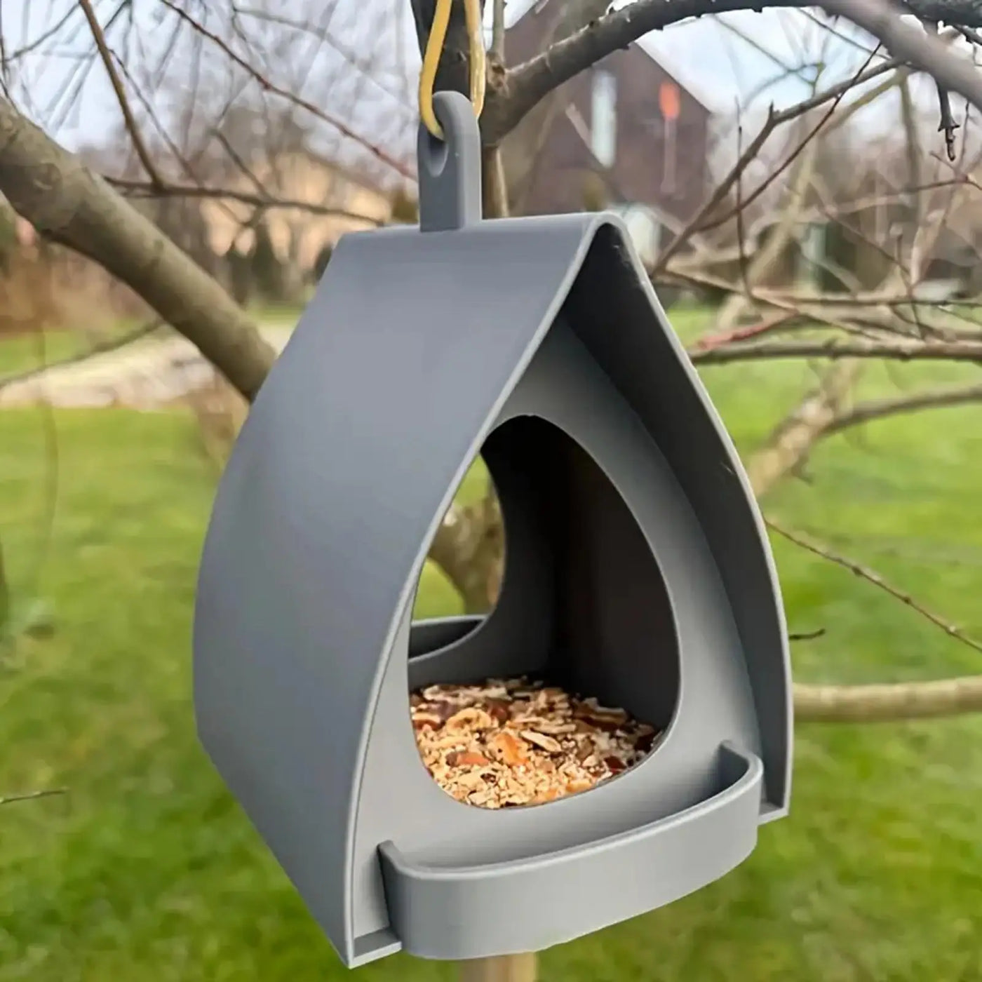 Bird Feeder Decorative Open Design Hanger Hut Shape Hangable Mounted Bird House for Outside Garden Winter Balcony Squirrel