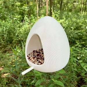 1pcs Water-drop-shaped bird feeder house, a creative outdoor hanging iron bird feeder suitable for gardens/yard areas